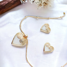 Load image into Gallery viewer, Arianna Stud Earrings